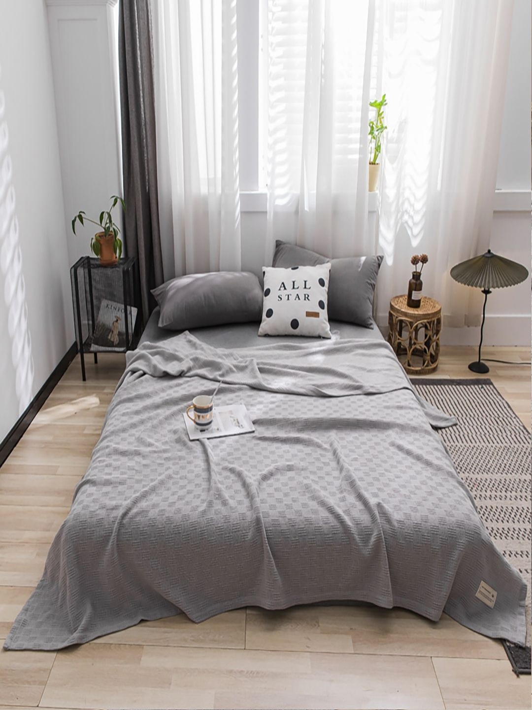 

JC HOME Grey Geometric Printed AC Room 300 GSM Cotton Bed Quilt