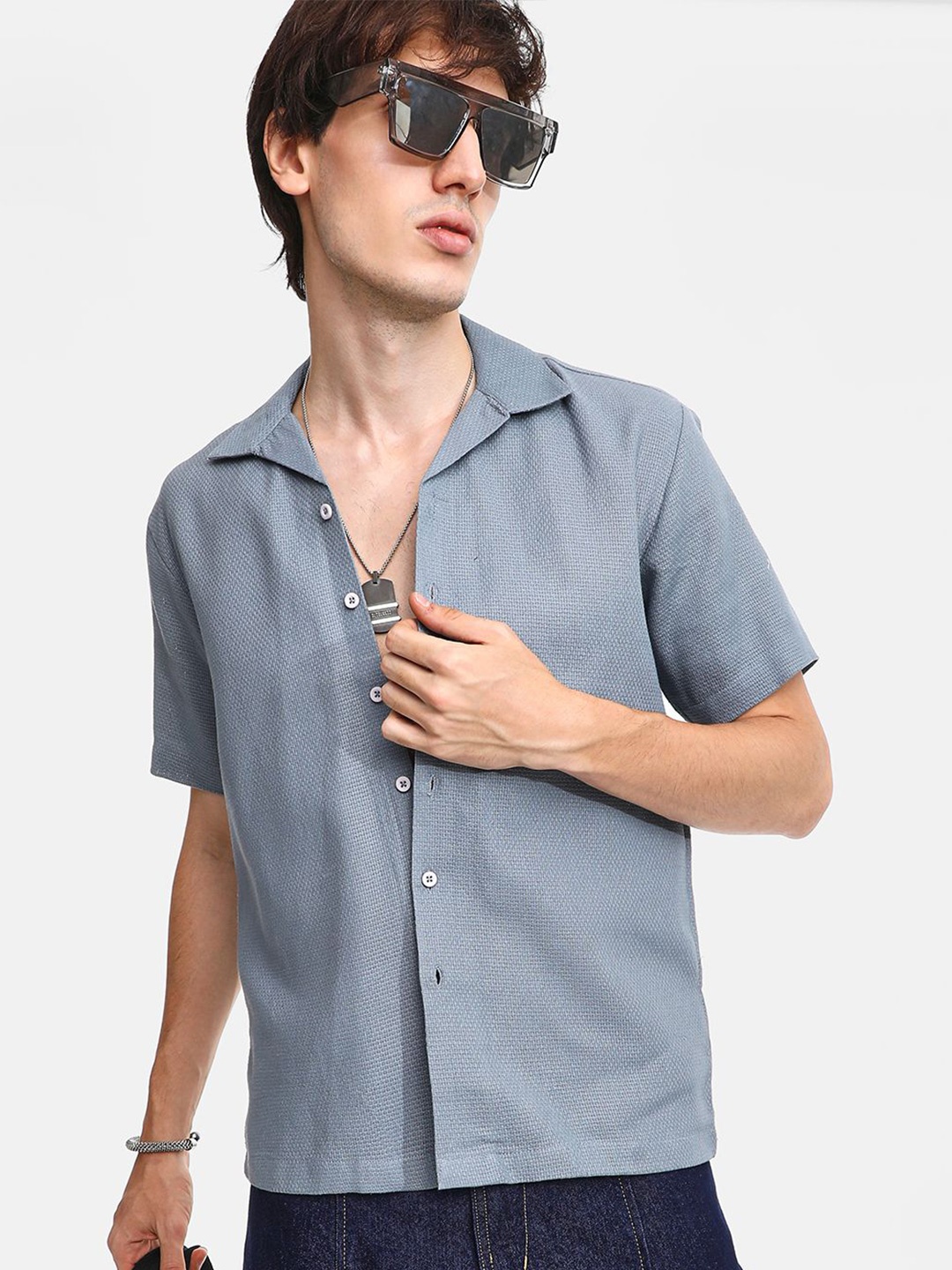 

Campus Sutra Men Comfort Spread Collar Solid Cotton Casual Shirt, Grey