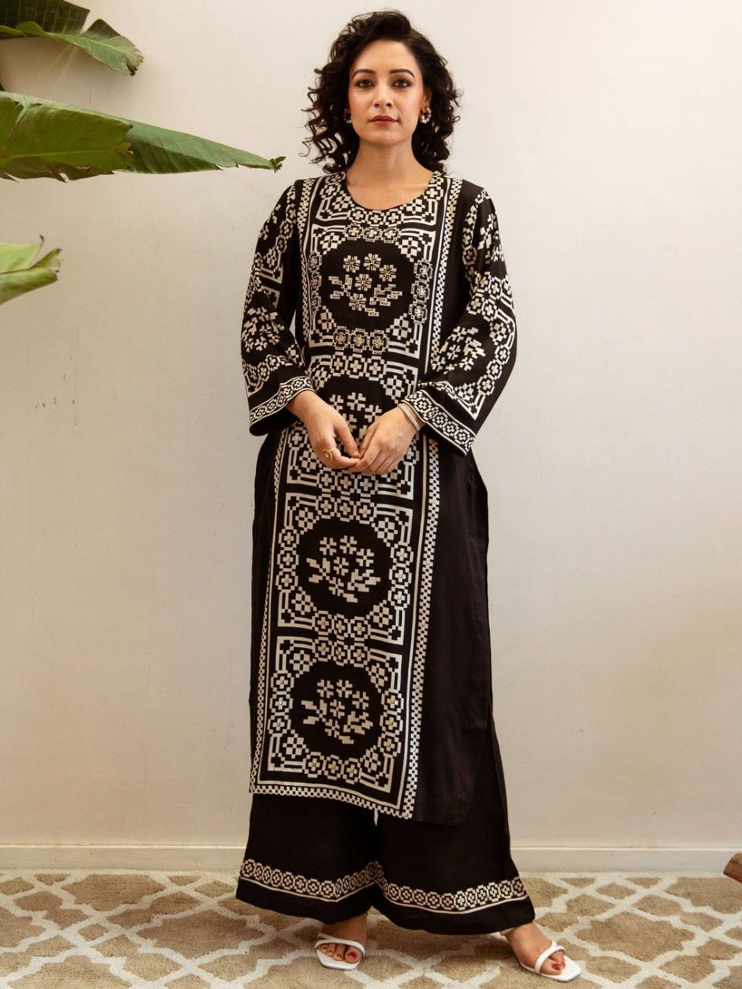 

AUTUMN LANE Floral Printed Pure Cotton Straight Kurta With Palazzos, Black
