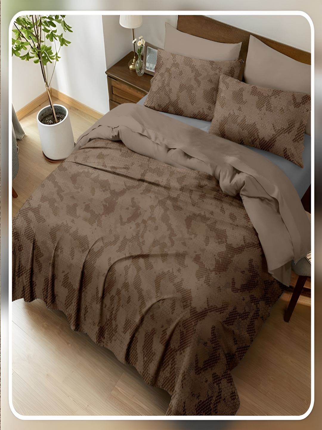 

tundwal's Brown & Camel Brown 400 TC King Bedsheet with 2 Pillow Covers
