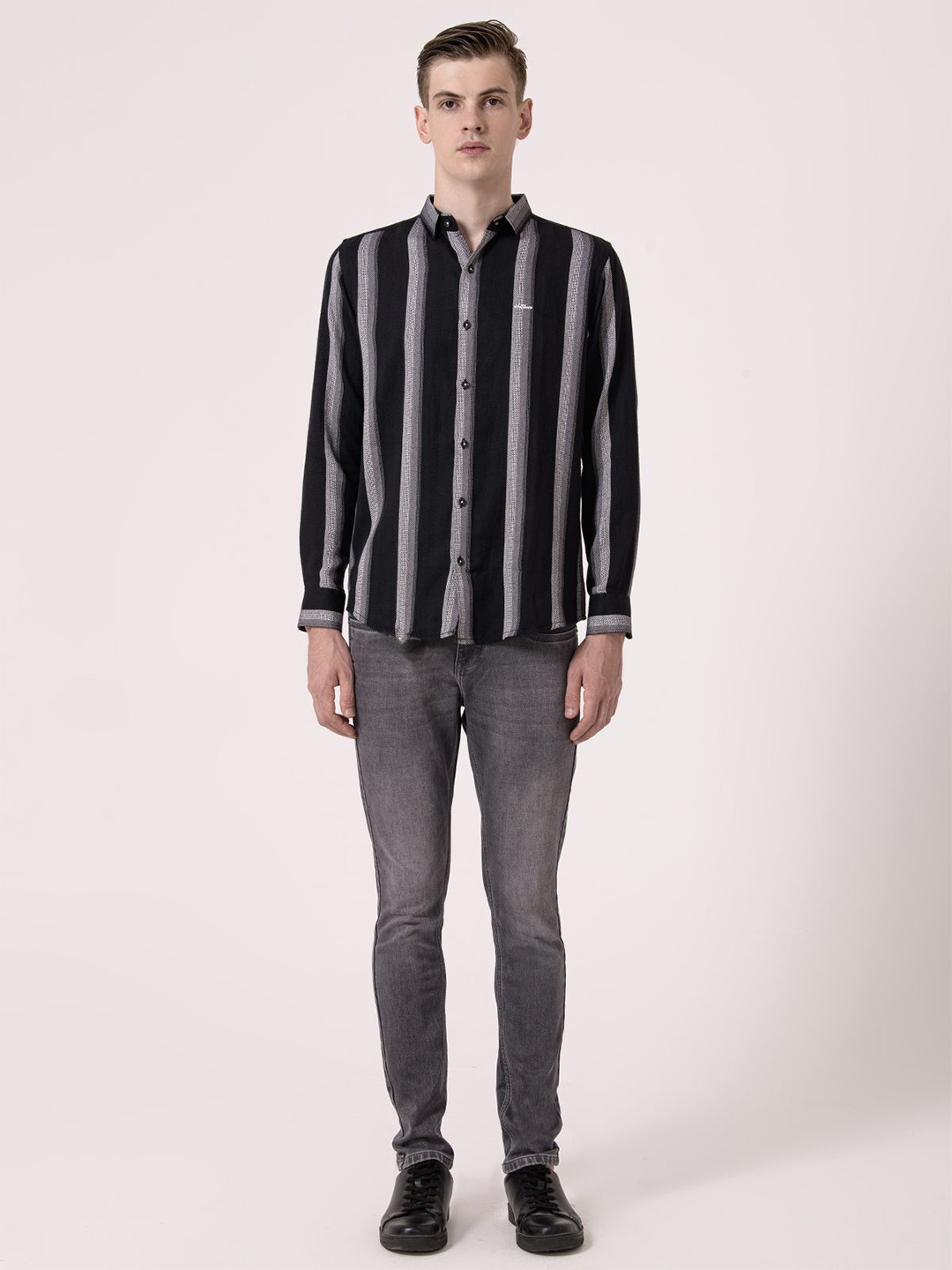 

Albion By CnM Men Spread Collar Striped Casual Shirt, Black