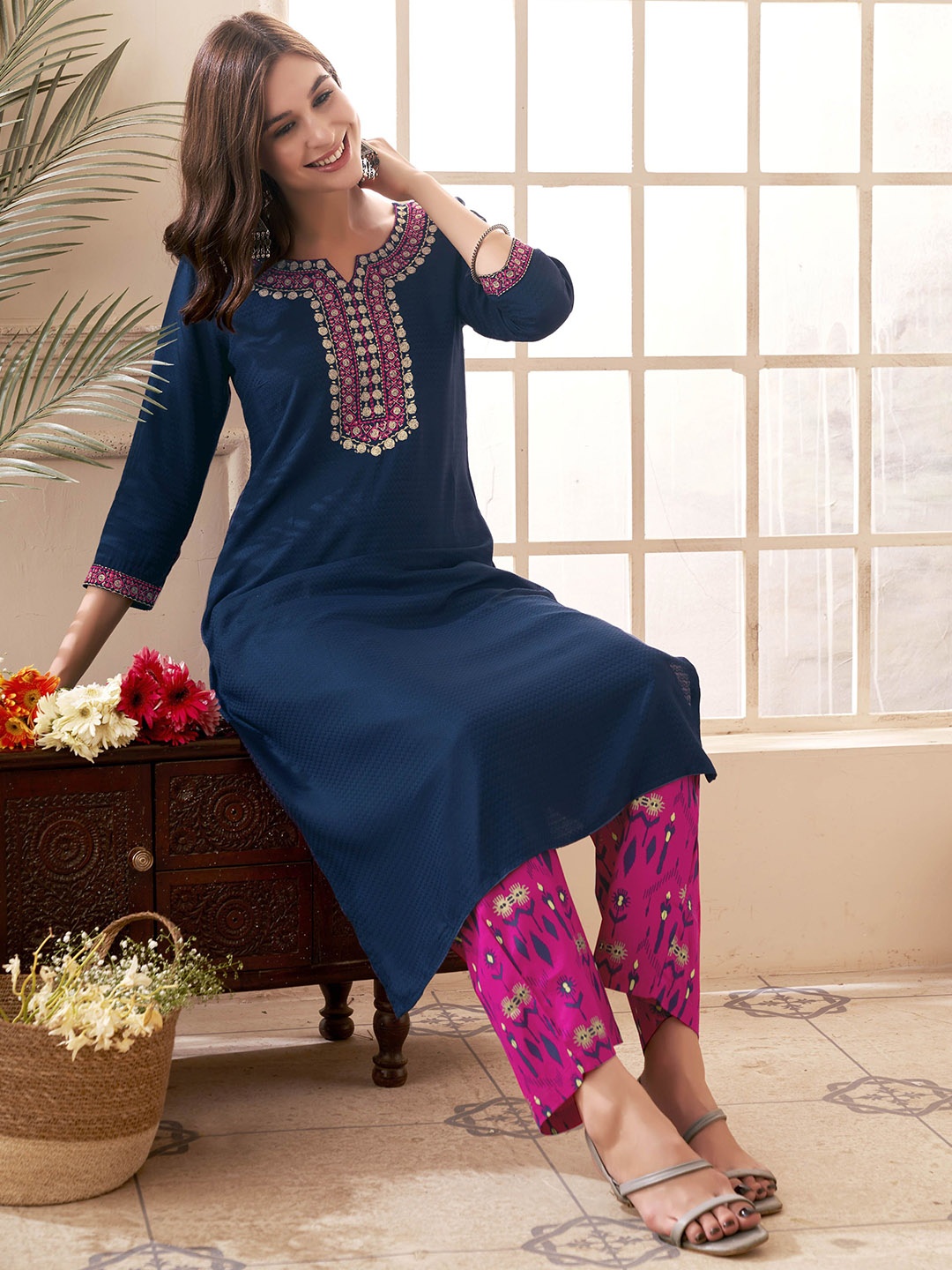 

Anouk Geometric Embroidered Notch Neck Straight Kurta, Blue