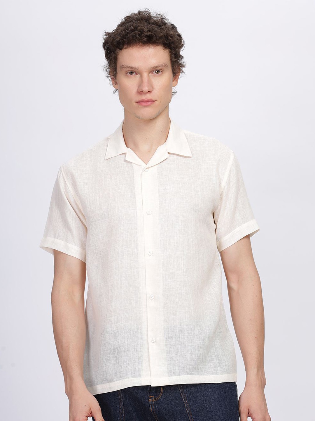 

Vestirio Men Relaxed Solid Relaxed Fit Casual Shirt, Cream