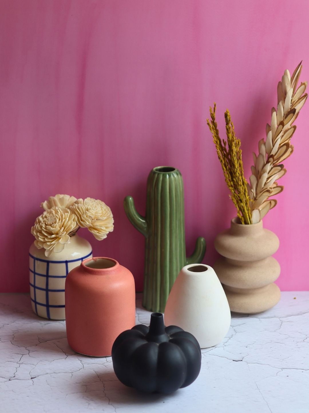 

WEAVING HOMES Peach Color & White 6 Pieces Ceramic Flower Vase