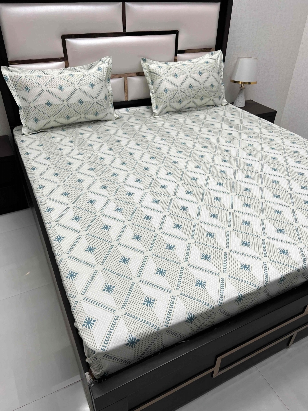 

Pure Decor Royal Passion Green Printed 300 TC Cotton Queen Bedsheet with 2 Pillow Covers