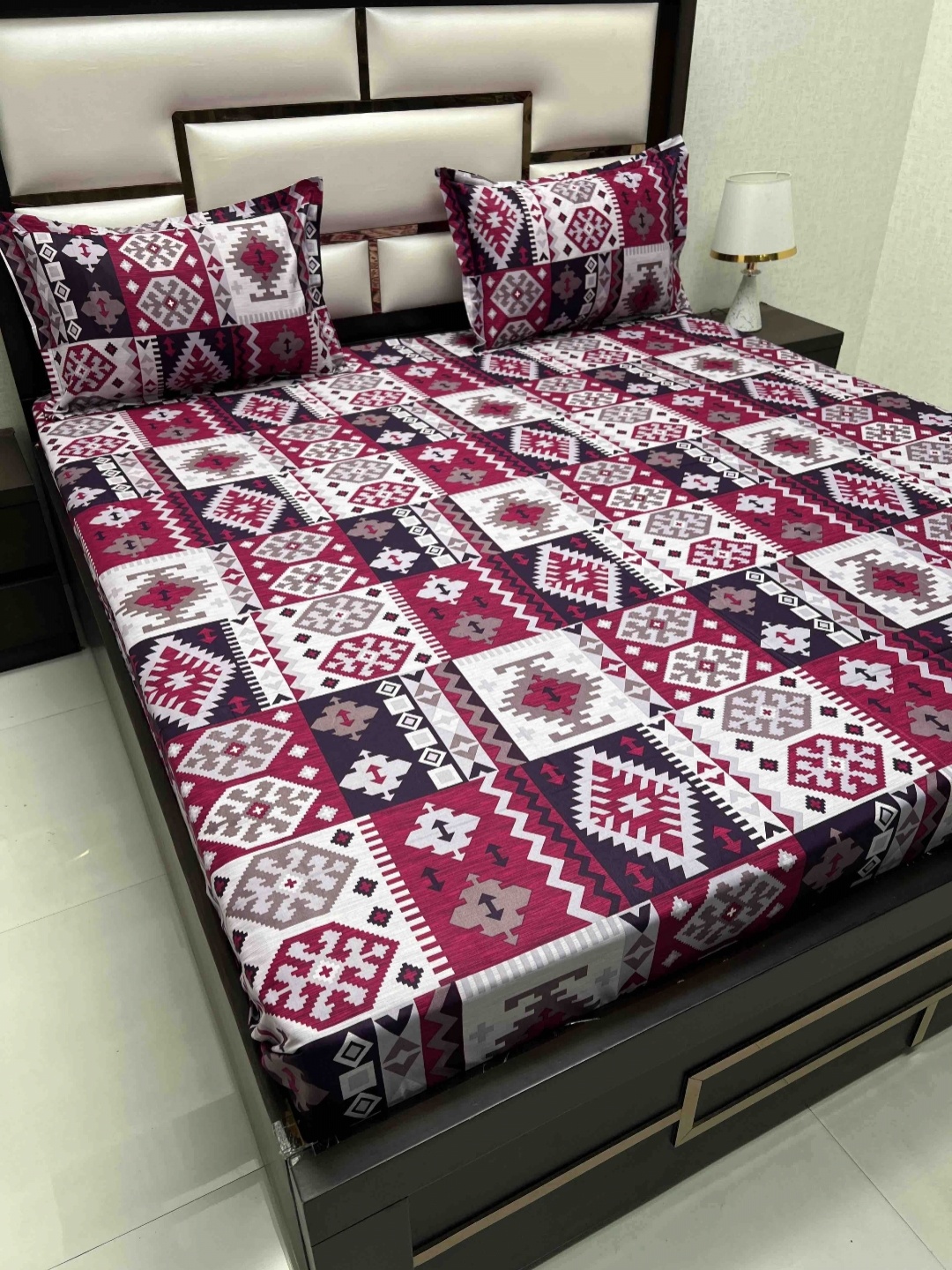 

Pure Decor Maroon Geometric Printed Cotton 350 TC King Bedsheet with 2 Pillow Covers