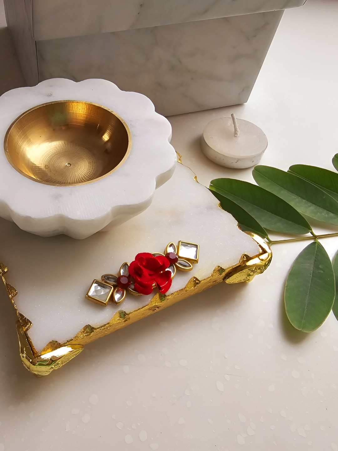 

HOMEARTE Gold-Toned & White Marble Candle Holder