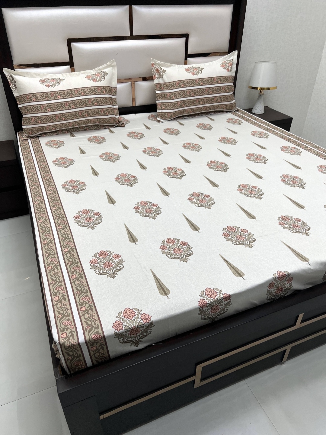 

Pure Decor Green Ethnic Motifs Pure Cotton 330 TC Queen Bedsheet with 2 Pillow Covers