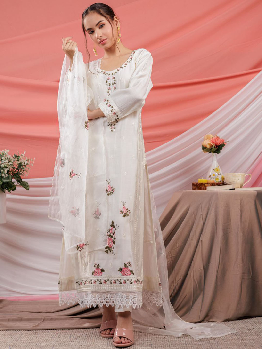 

Yufta Floral Embroidered Regular Thread Work Kurta With Trousers & Dupatta, White