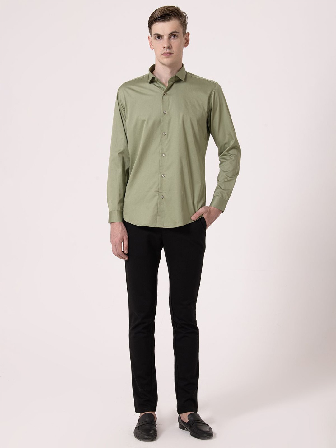 

Albion By CnM Men Spread Collar Solid Casual Shirt, Green