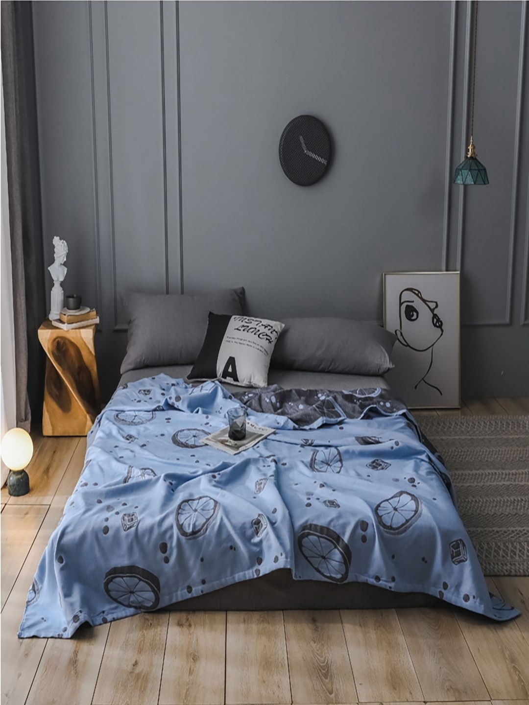 

JC HOME Blue & Grey Geometric Printed AC Room 300 GSM Cotton Double Bed Quilt