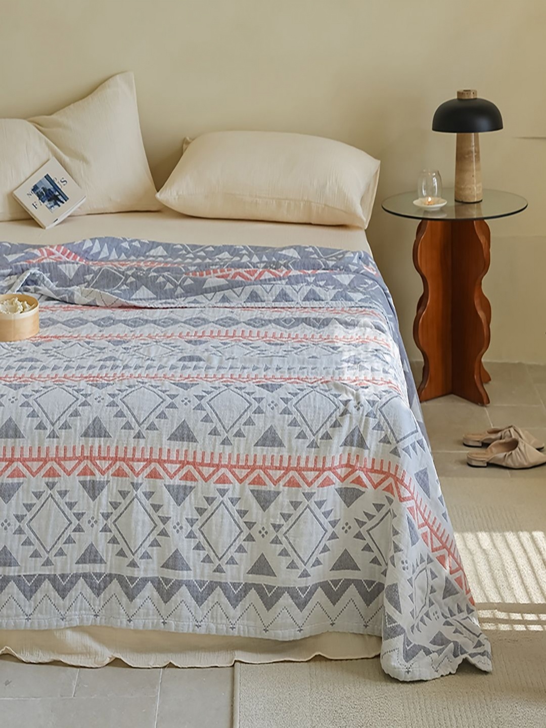

JC HOME Off White & Peach-Coloured Ethnic Motifs AC Room 300 GSM Single Bed Quilt