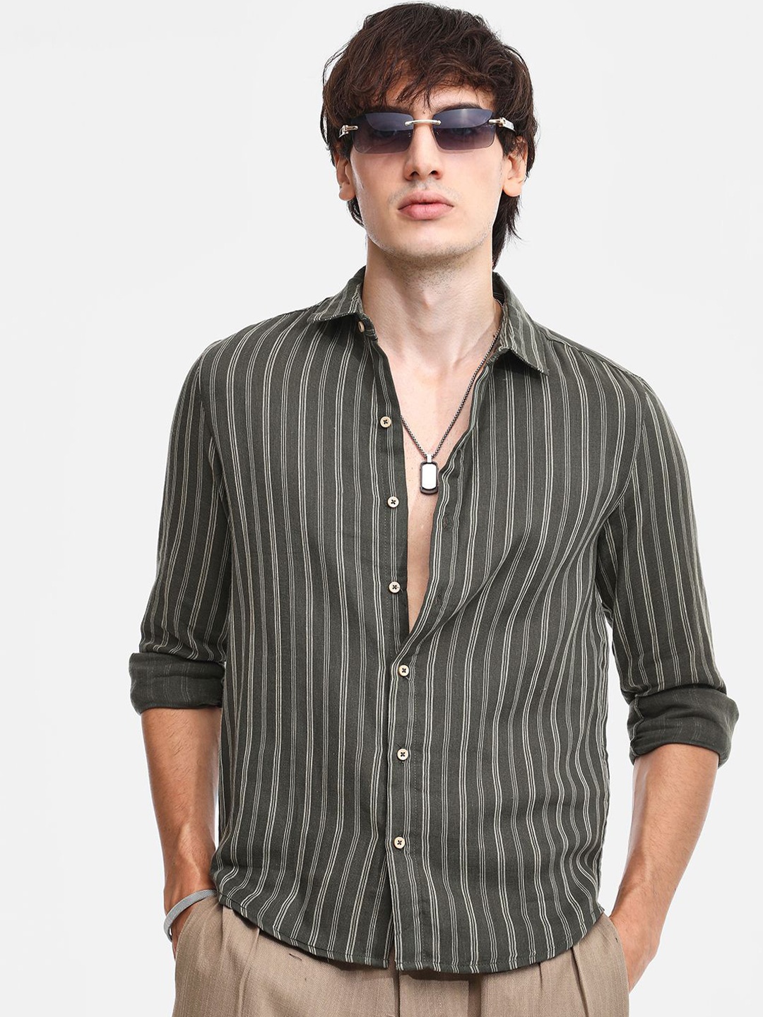 

Campus Sutra Men Comfort Spread Collar Striped Cotton Casual Shirt, Grey