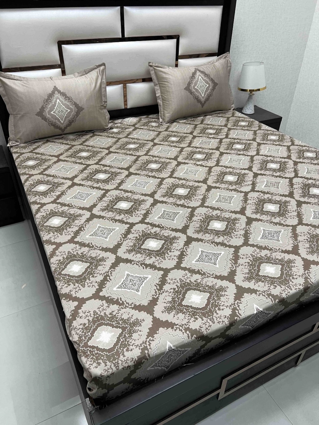

Pure Decor Brown & White Geometric Pure Cotton 330 TC King Bedsheet with 2 Pillow Covers