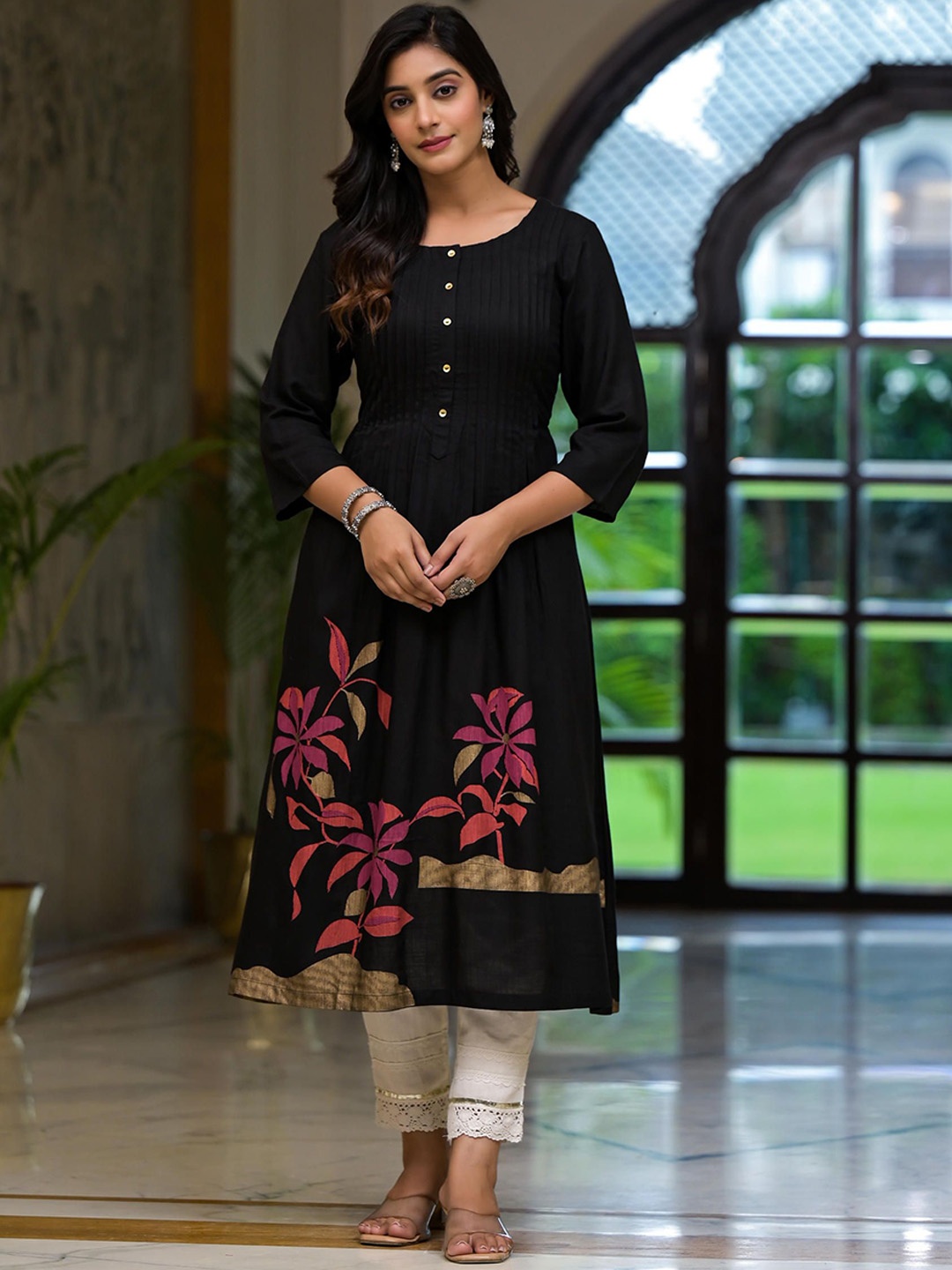 

Juniper Floral Printed Round Neck Liva A-Line Kurta, Black