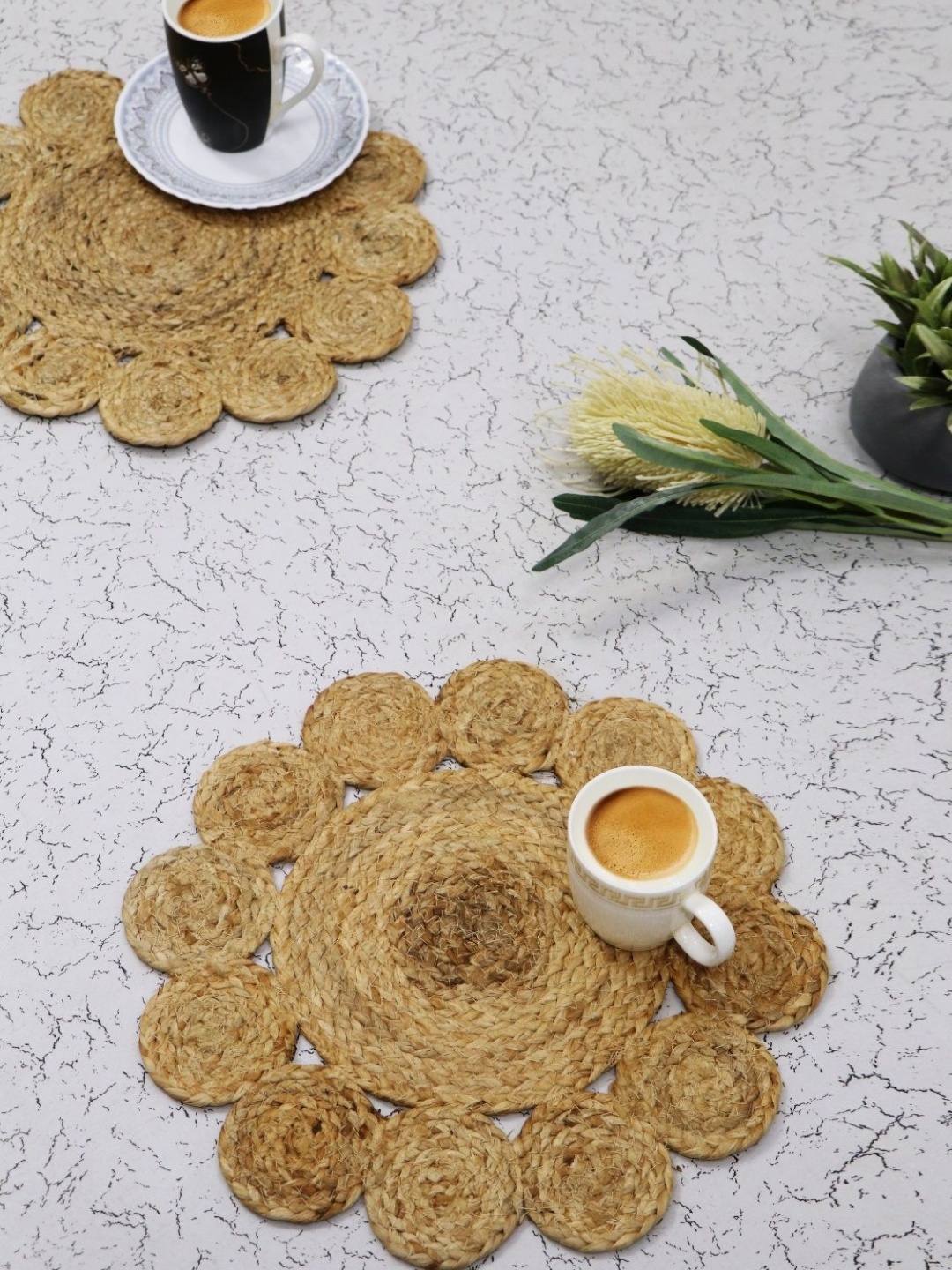 

BELLA TRUE Brown 6 Pieces Floral Jute Round Table Placemats
