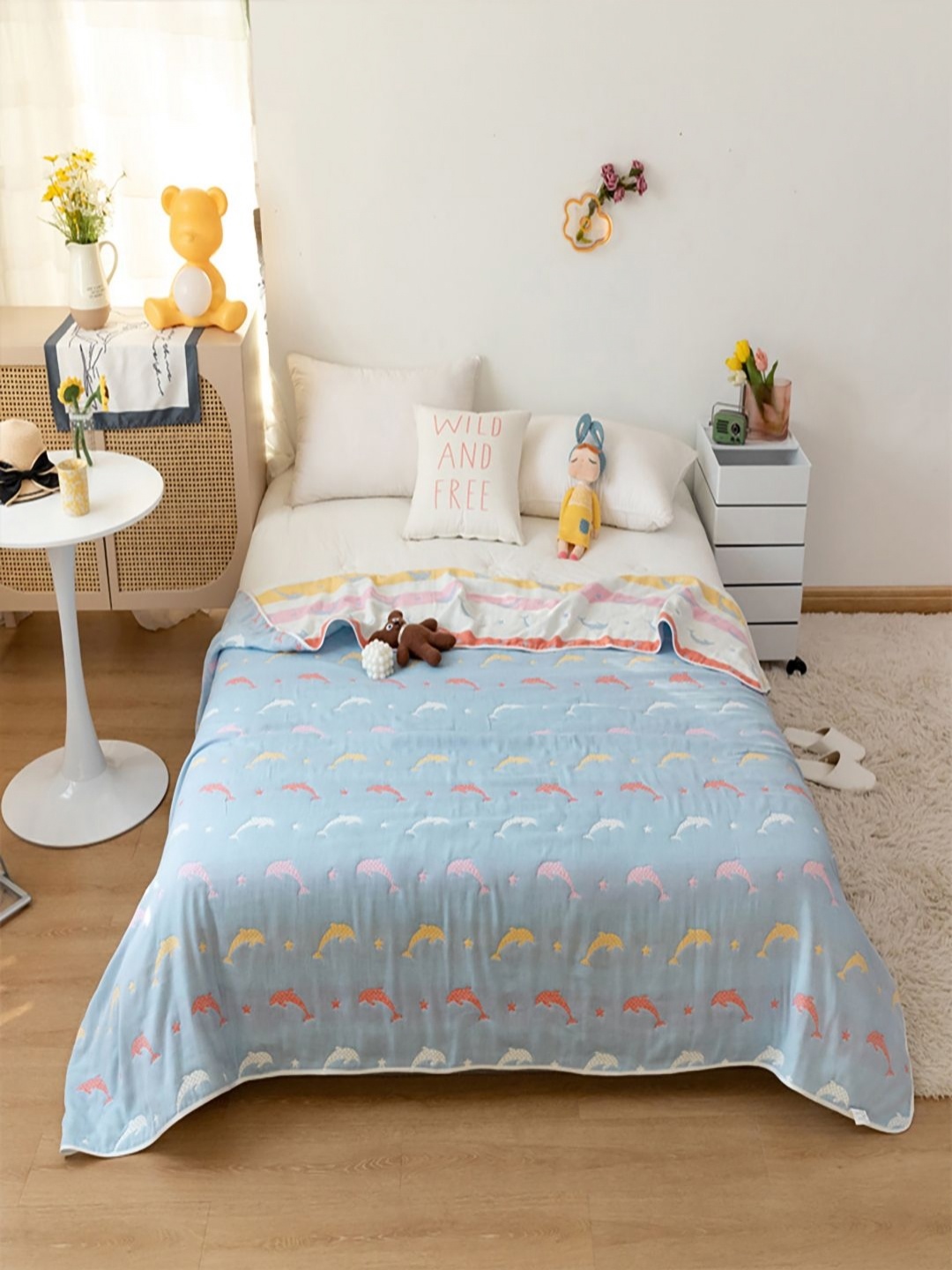 

JC HOME Blue & White Cartoon Characters Printed AC Room 400 GSM Cotton Double Bed Quilt