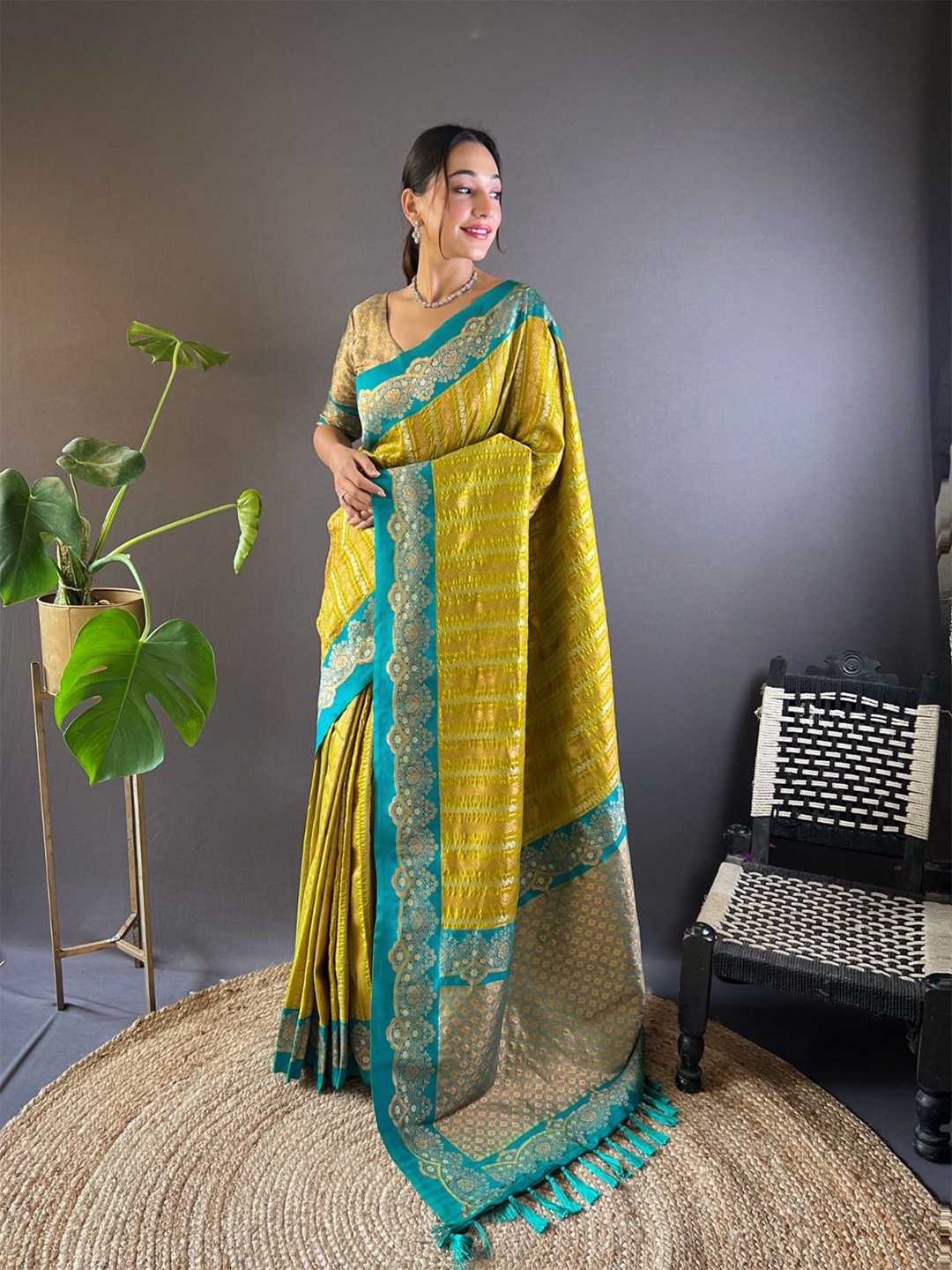 

SGF11 Woven Design Zari Kanjeevaram Saree, Green