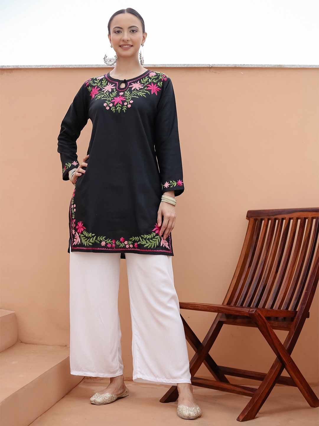 

HOUSE OF KARI Floral Embroidered Cotton Falak Kashmiri Straight Kurta, Black