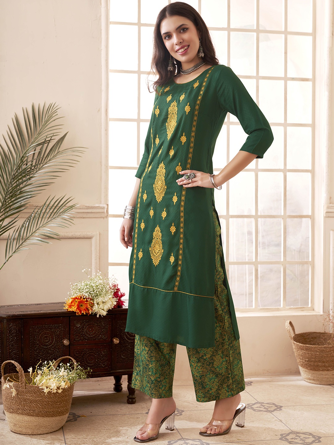 

Anouk Green Floral Embroidered Straight Kurta With Palazzo