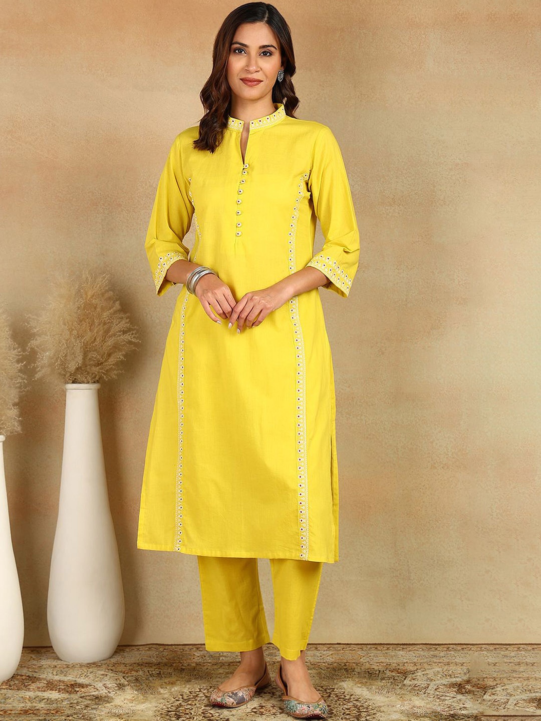 

Tahiliya Mandarin Collar Thread Work Pure Cotton Straight Kurta, Yellow