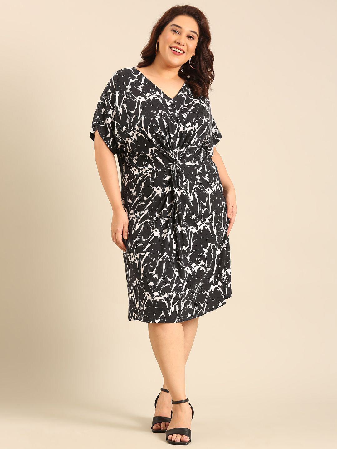 

The Pink Moon Women Abstract Printed Kaftan Dress, Black