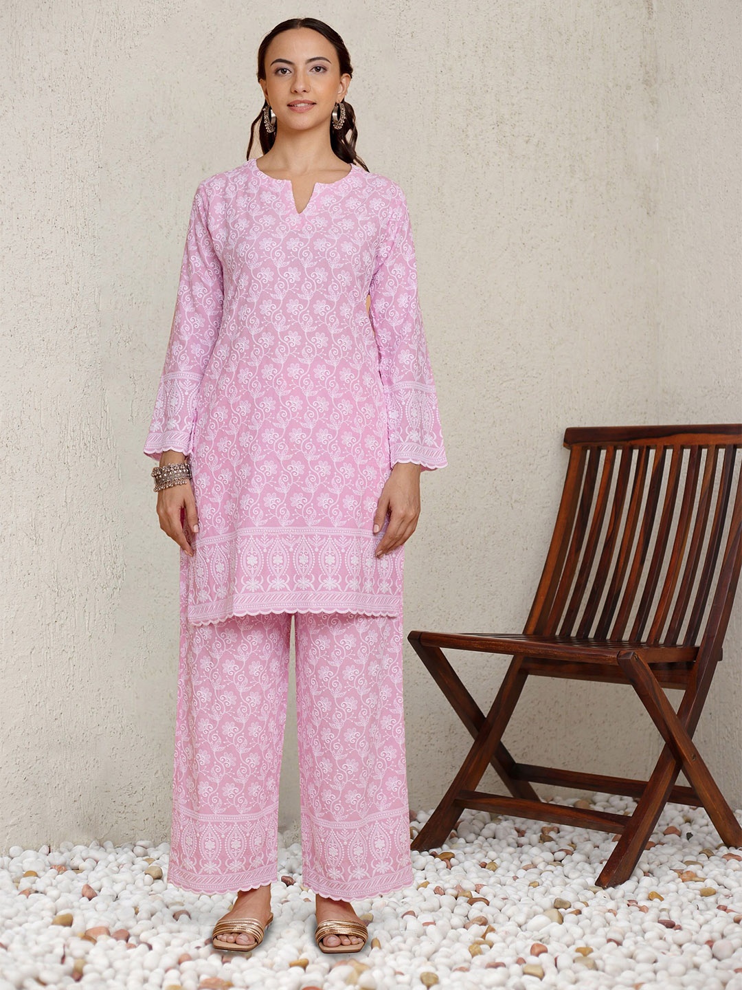 

HOUSE OF KARI Floral Embroidered Chikankari Straight Kurta With Trousers, Pink