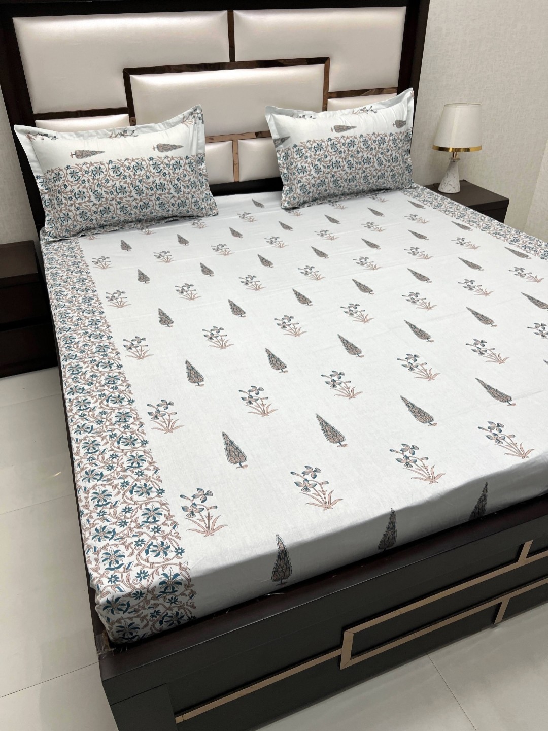 

Pure Decor Blue & White Ethnic Printed Cotton 330 TC Queen Bedsheet with 2 Pillow Covers