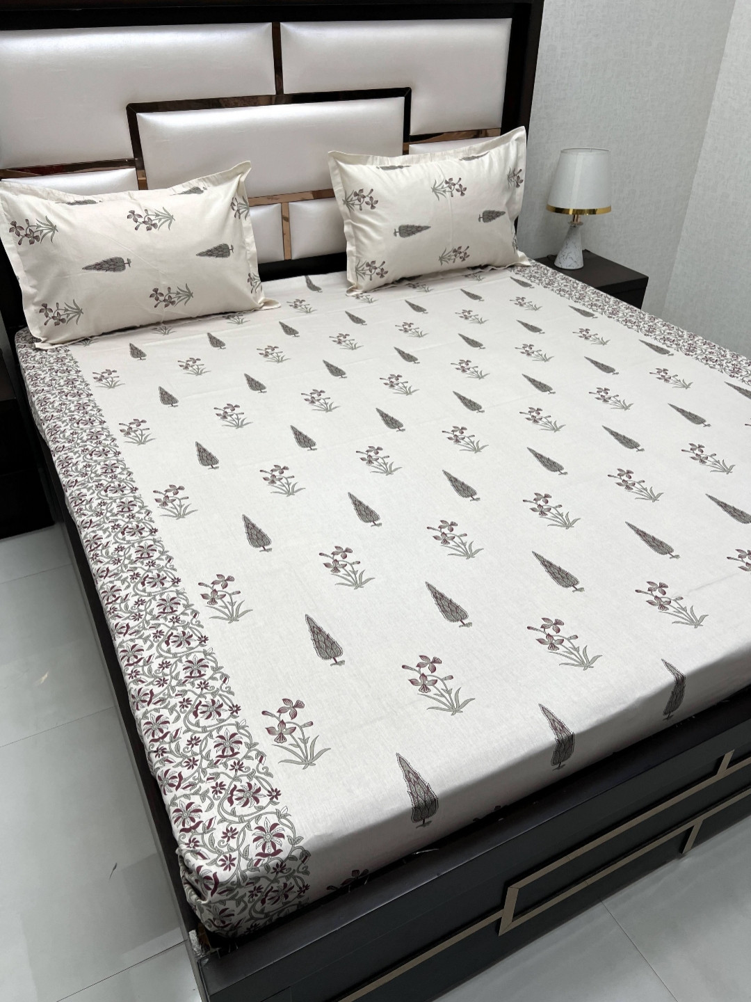 

Pure Decor Royal Passion Cream-Colour Ethnic 300TC Cotton Queen Bedsheet & 2 Pillow Covers