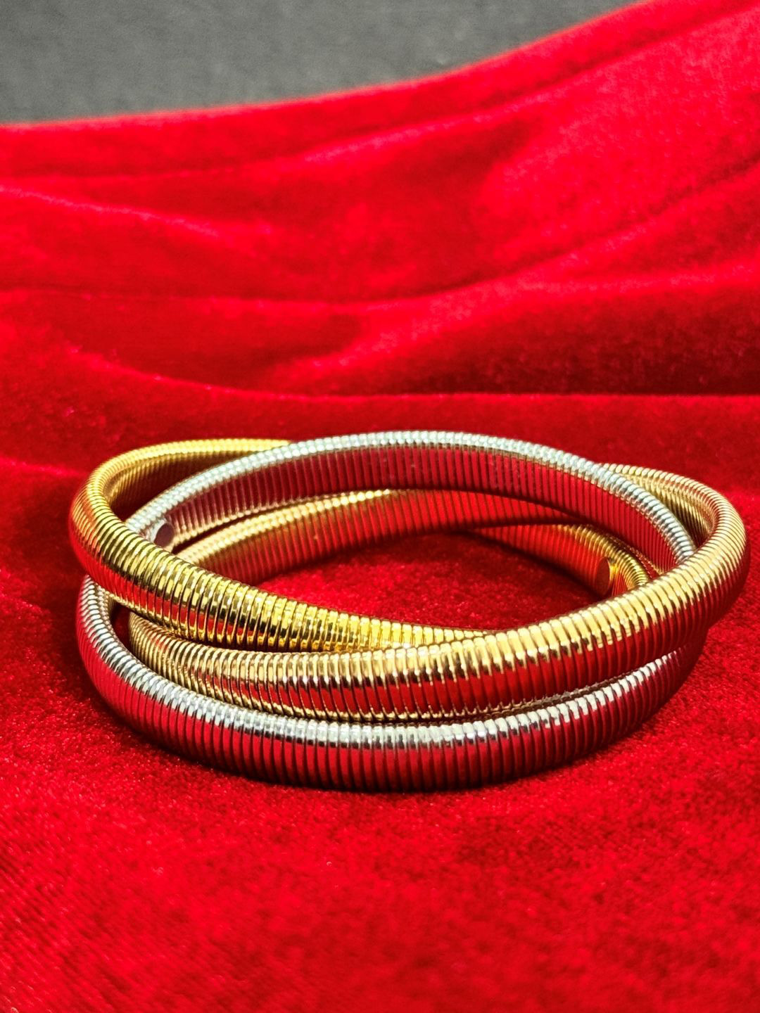 

The Jewellery Tale Women Gold-Plated Spiral Intertwined Bangle-Style Bracelet