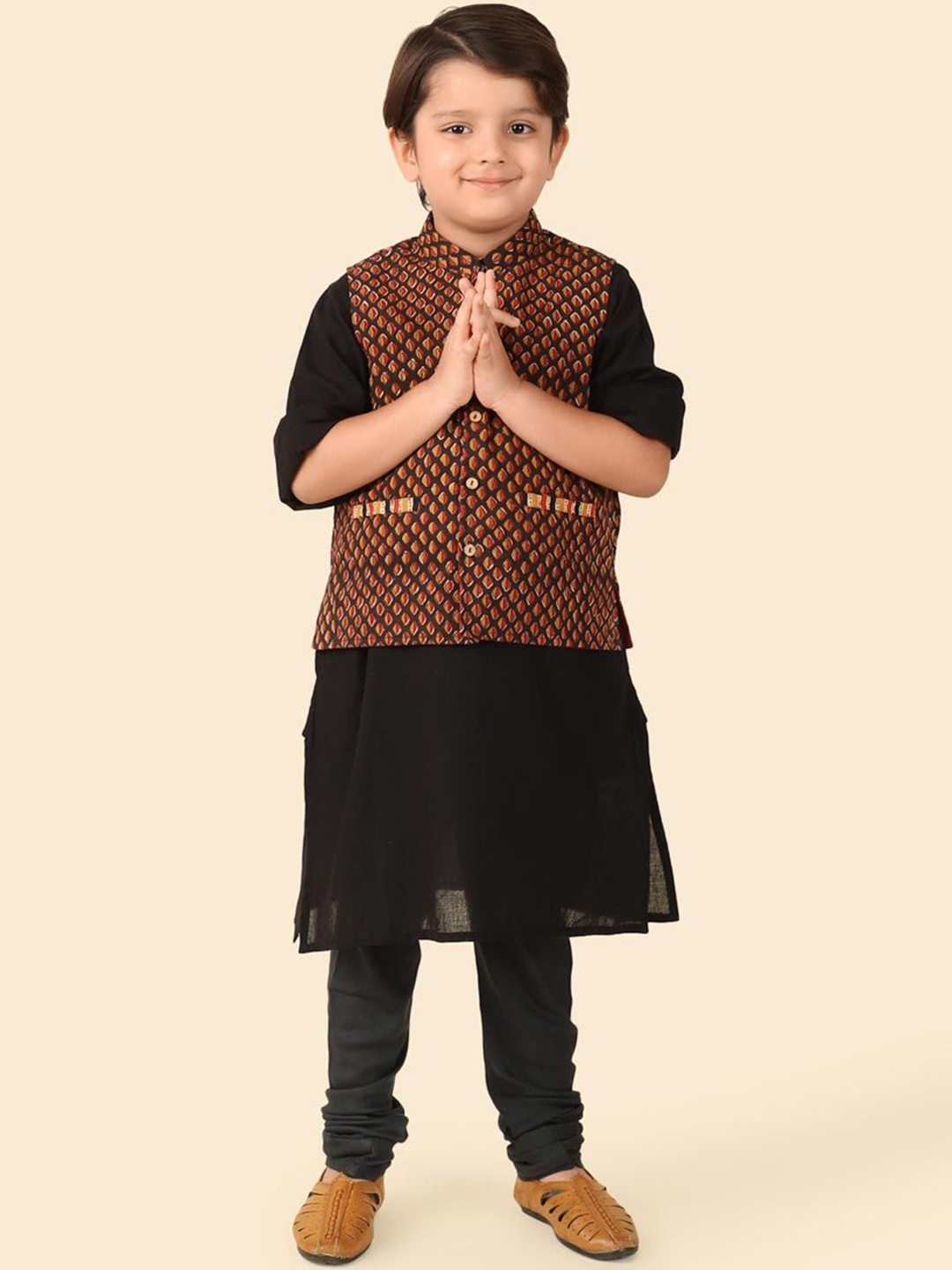 

Fabindia Boys Band Collar Cotton Straight Kurta With Nehru Jacket, Black