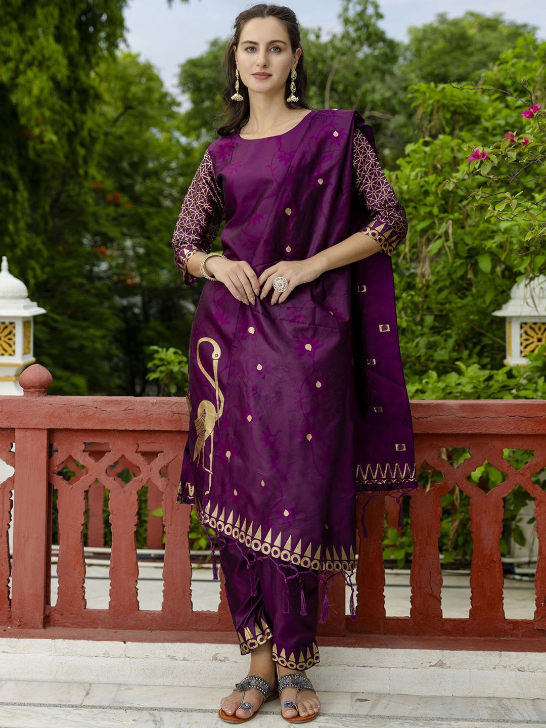 

VredeVogel Ethnic Motifs Printed Straight Zari Kurta With Trousers & Dupatta, Purple