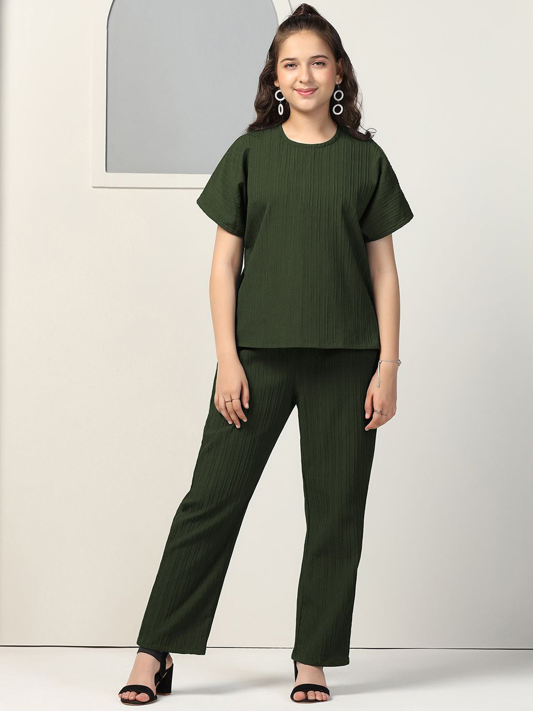 

OMPAX Girls Self-Design Clothing Set, Green