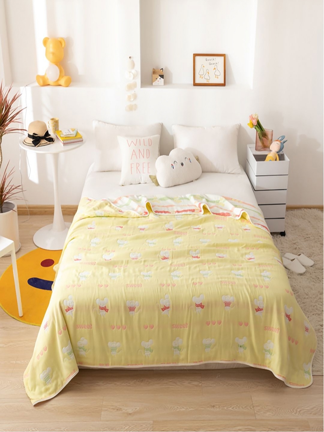 

JC HOME Yellow & White Cartoon Characters AC Room 400 GSM Single Bed Quilt