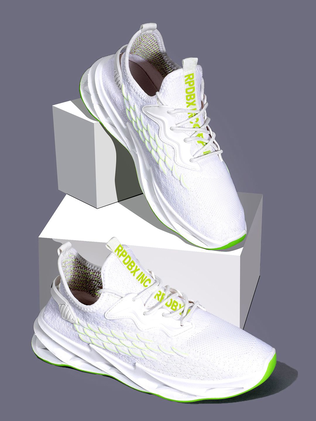 

RapidBox Men Colourblocked Sneakers, White
