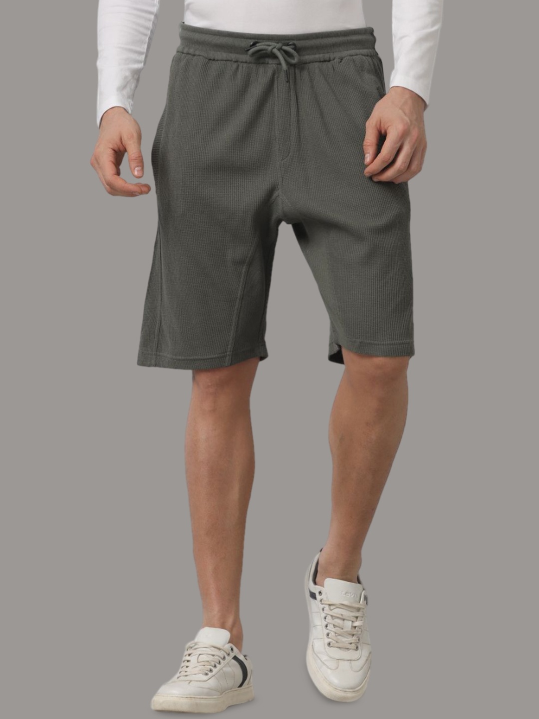 

Voi Jeans Men Mid-Rise Pure Cotton Shorts, Grey