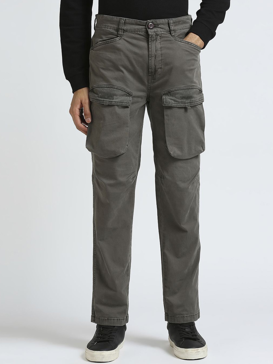 

Pepe Jeans Men Mid Waist Straight Fit Cargos, Grey