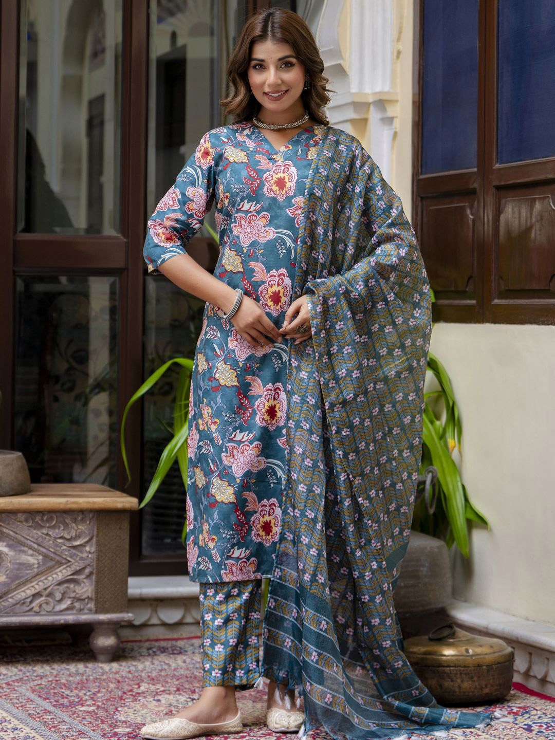 

VredeVogel Floral Printed Straight Kurta with Trousers & With Dupatta, Teal