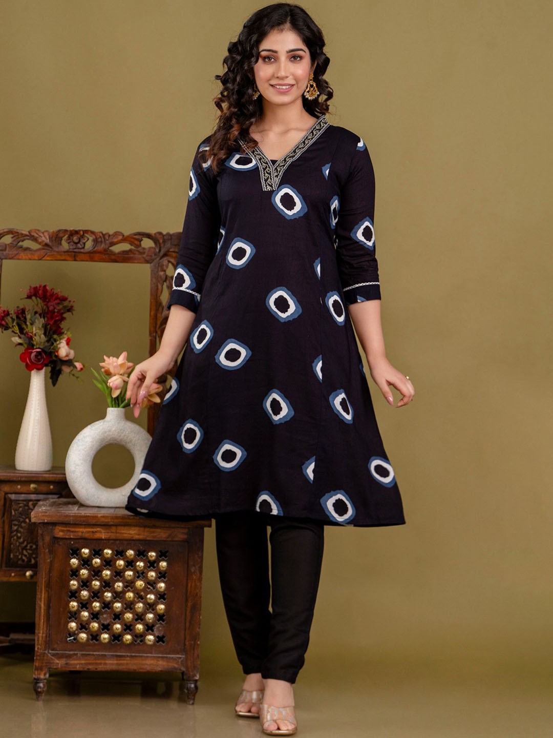

KALINI Women Bandhani Printed Regular Thread Work Kurta with Harem Pants, Black