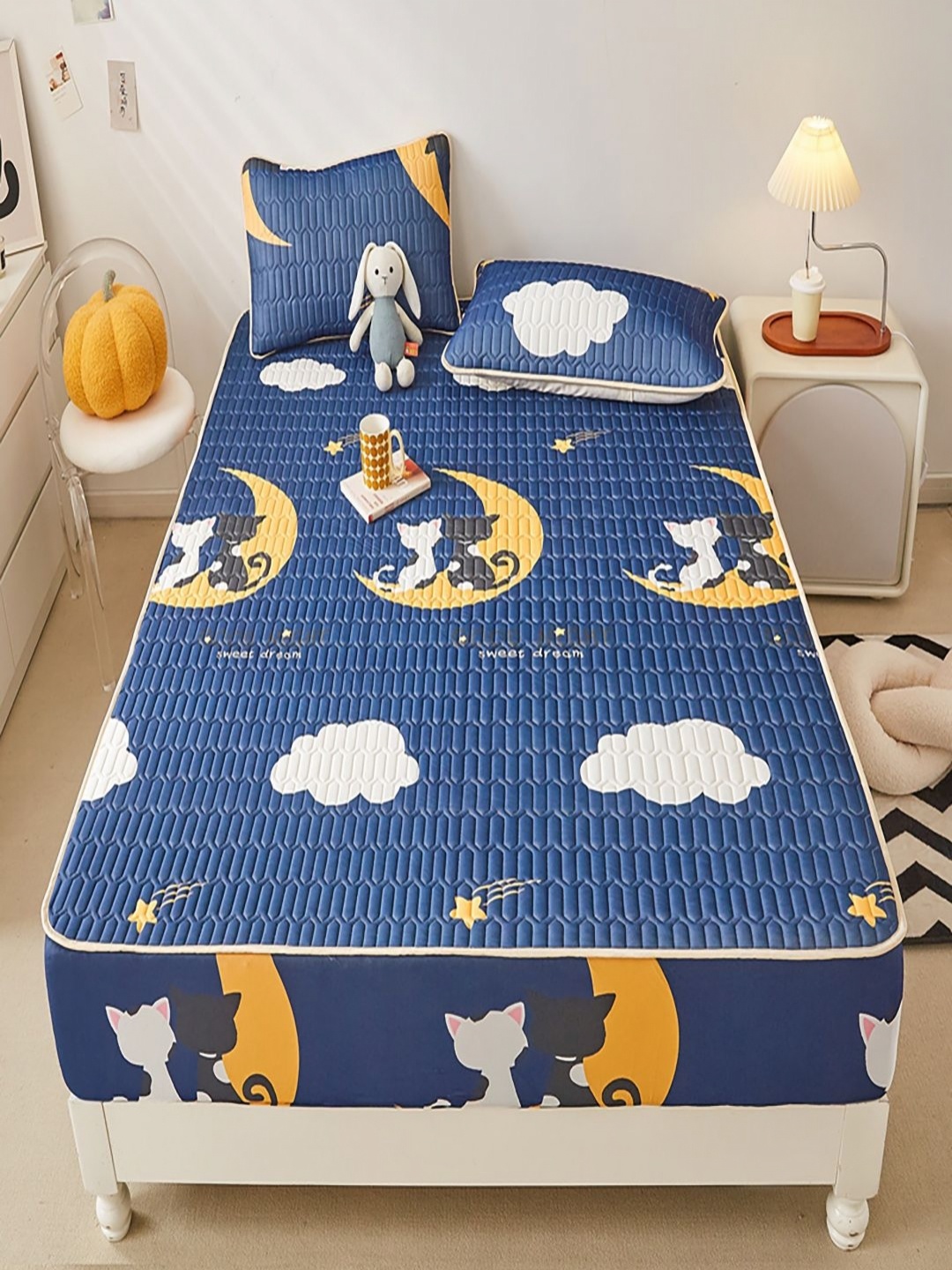 

JC HOME Navy Blue & White Graphic 160 TC King Bedsheet with 2 Pillow Covers