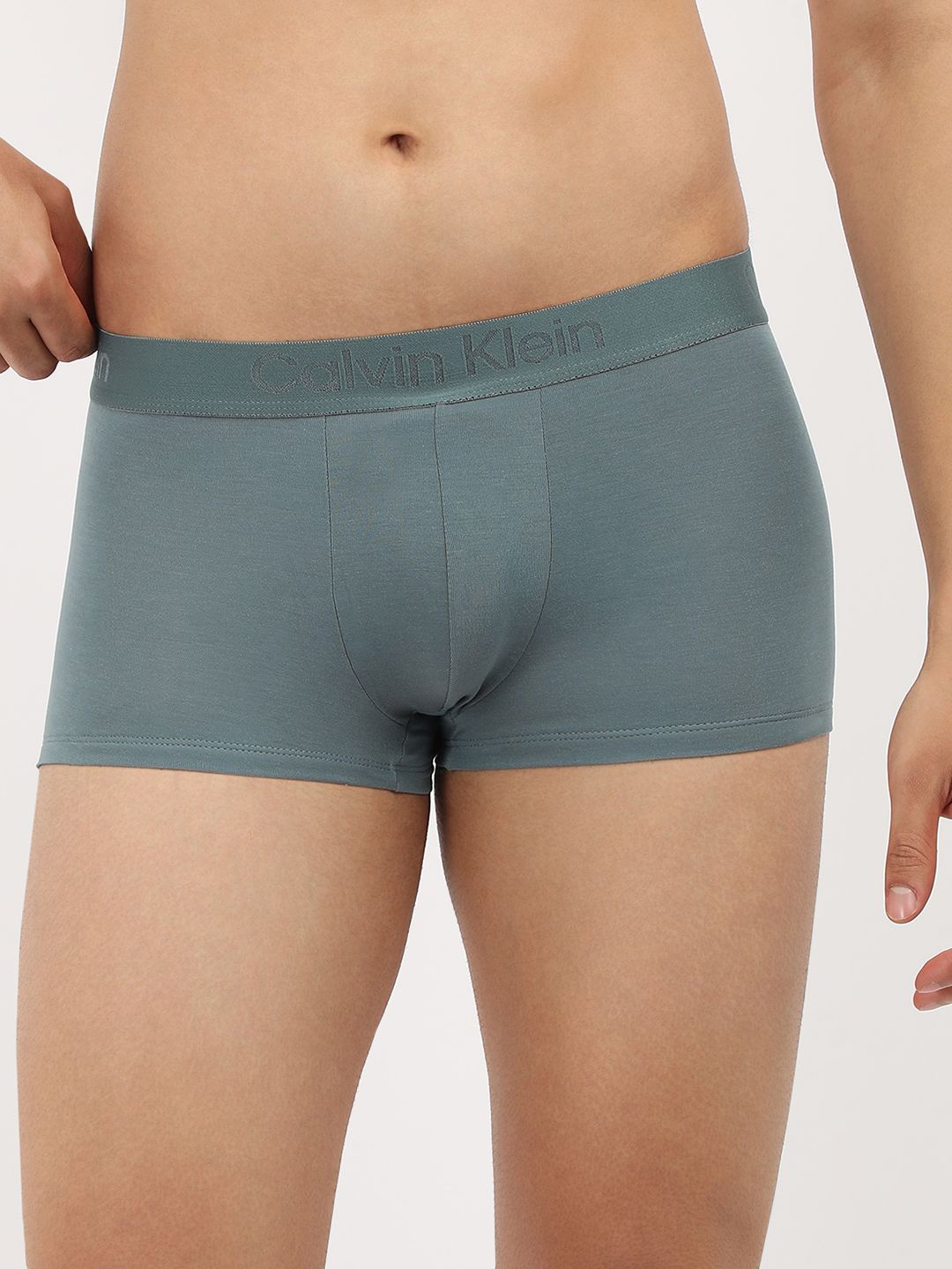 

Calvin Klein Men Underwear Low-Rise Trunks NB3979POF, Blue