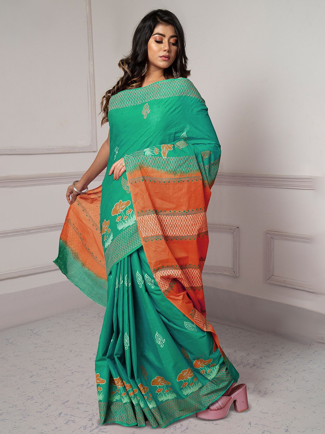 

Unnati Silks Ethnic Motifs Pure Cotton Handloom Block Print Saree, Green