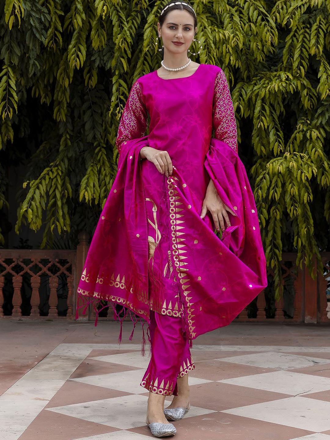 

VredeVogel Floral Printed Straight Kurta & Trousers With Dupatta, Pink