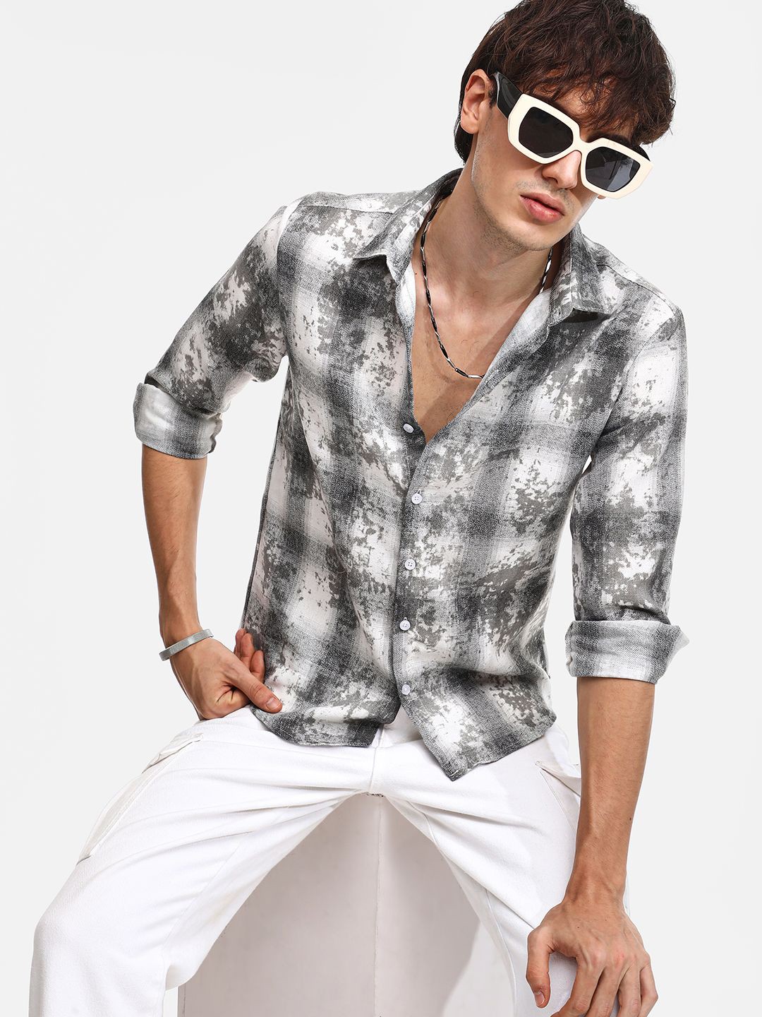 

Campus Sutra Men Comfort Spread Collar Abstract Printed Cotton Casual Shirt, Grey