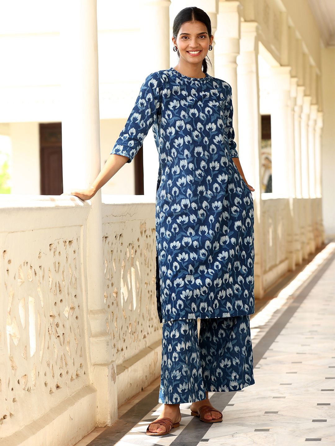 

OKHAI Women Floral Printed Regular Thread Work Pure Cotton Kurta with Trousers, Blue