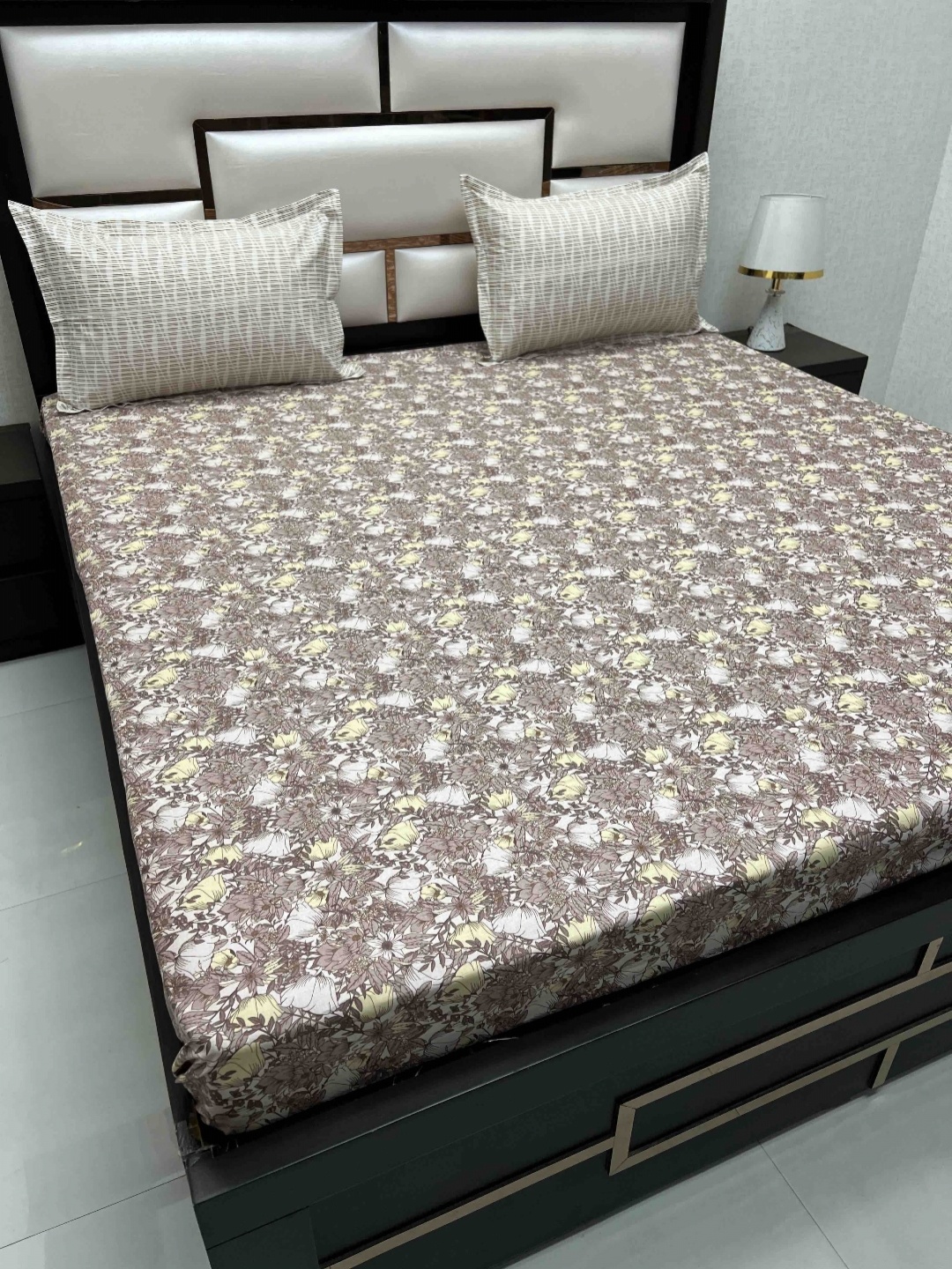 

Pure Decor Brown & White Floral Pure Cotton 330 TC King Bedsheet with 2 Pillow Covers