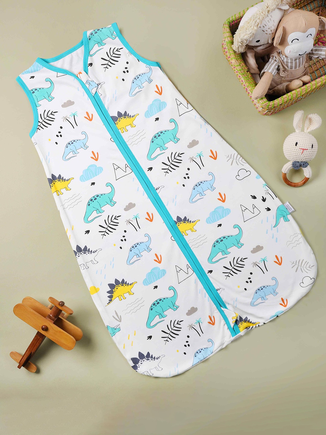 

KICKS & CRAWL Infants Printed Cotton Baby Sleeping Bag, White