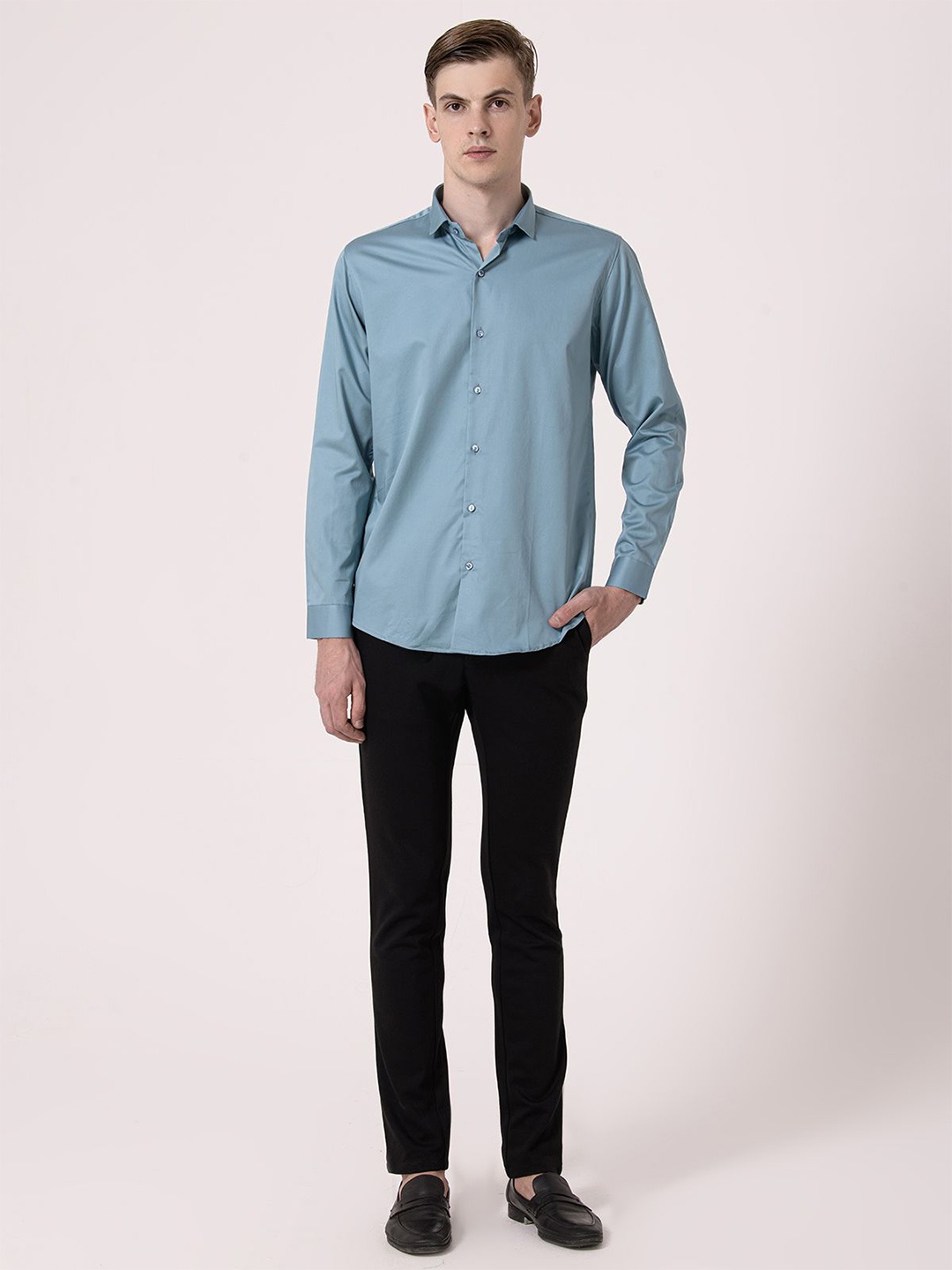 

Albion By CnM Men Spread Collar Solid Casual Shirt, Blue