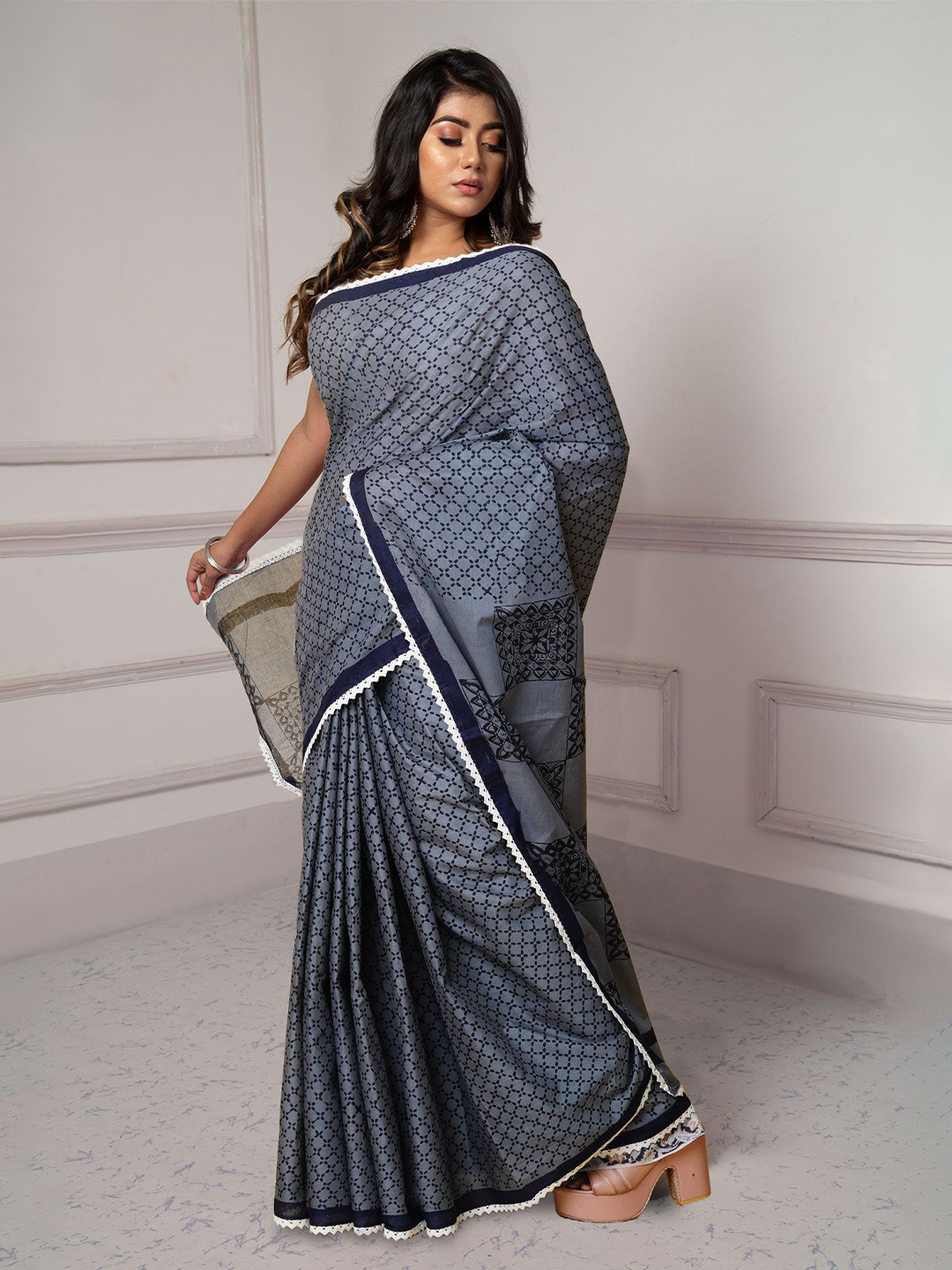 

Unnati Silks Embroidered Pure Cotton Handloom Block Print Saree, Grey