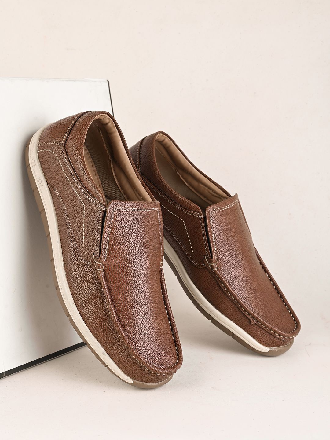 

The Roadster Lifestyle Co. Men Textured Loafers, Tan